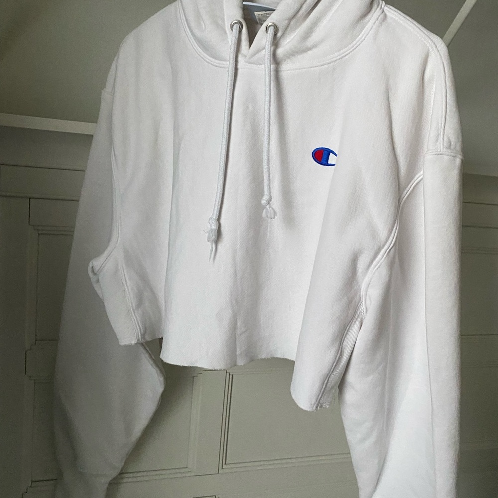 White cropped champion hoodie